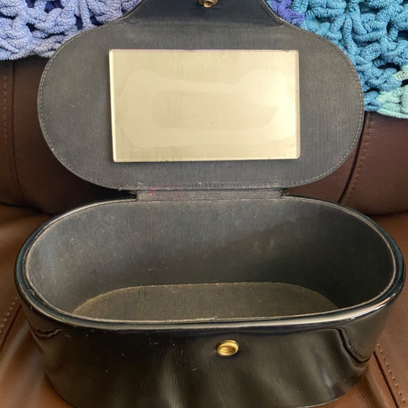 Vintage 1960s Black Patent Leatherette Train Case Tote Make Up Toiletry Bag - Picture 8 of 9